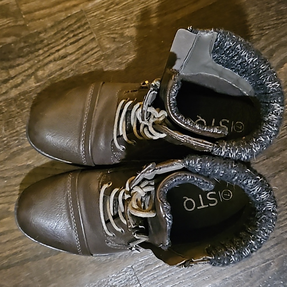 STQ fake leather boots size 7